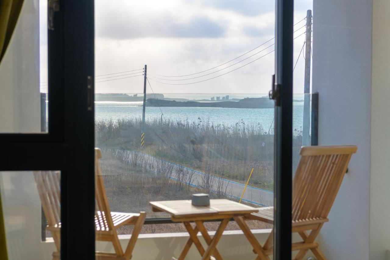 Sea House Diary Homestay Манонг Екстериор снимка