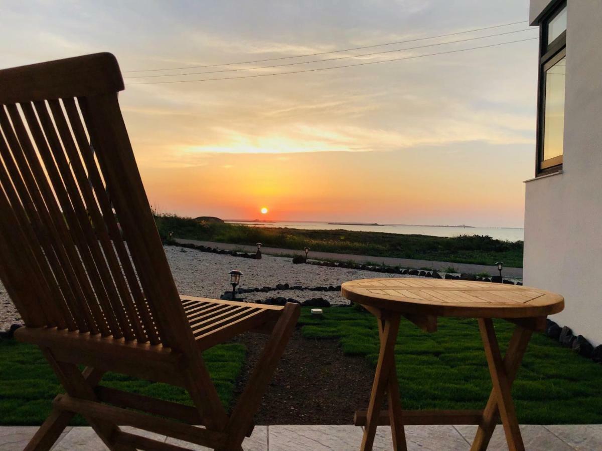 Sea House Diary Homestay Манонг Екстериор снимка